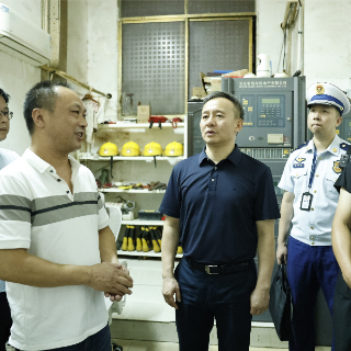 石鼓区开展“平安雁城”消防安全集中夜查行动