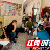 慈利县三官寺土家族乡丰坪村:入户宣讲暖民心 筑牢乡村安全线