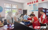 从“流动散摊”到“规范街区” 吉首市龙凤社区美食街摊位完成抽签 