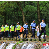 张家界市武陵源区:“生态义警”守护绿水青山(组图)