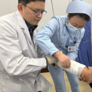 长沙市中医医院骨伤科医生车国良专访｜流量里，装着人民对人民医生的信任