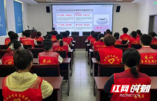 湘西州：“火焰蓝”携手“志愿红”把平安送进老旧小区