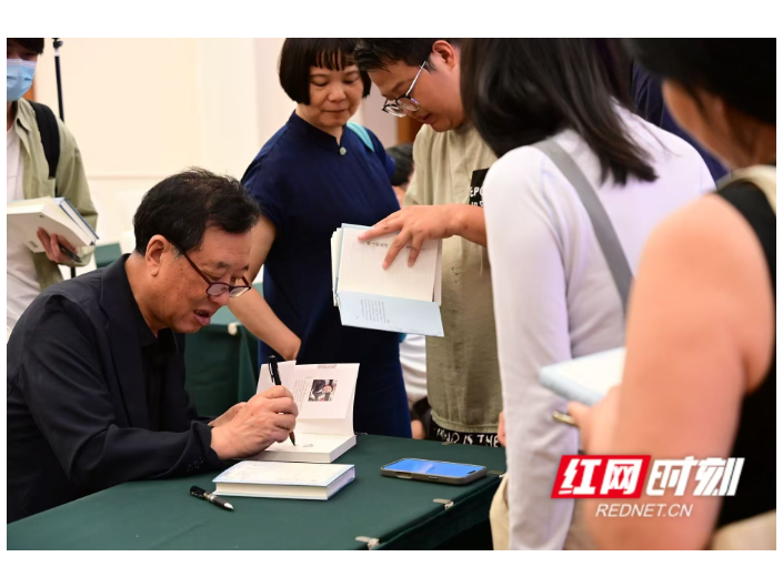 王尧《纸上的生活》新书分享会在上海举行 共话一代人的情感地图