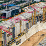 3000吨级航道建设提速,湘江长沙综合枢纽三线船闸闸首封顶