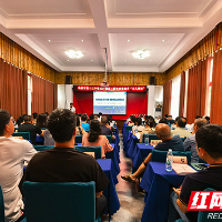 株洲市十三中举办2027届高三“立人论坛”研讨会