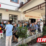 七彩假期润童心 童心敬老暖桑榆——武陵源区“七彩假期”公益托管班赴敬老院开展慰问文艺汇演