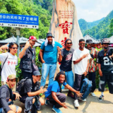 当街舞邂逅水上张家界!海内外舞者在宝峰湖峰林碧水间即兴起舞