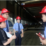 石峰区人民检察院青年干警开展送法进企业活动