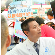 医师节海报丨守护“银龄”每一步，医者仁心在身旁