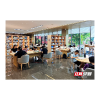 湘潭市图书馆公共数智阅读空间成为学子“静读充电”新地标