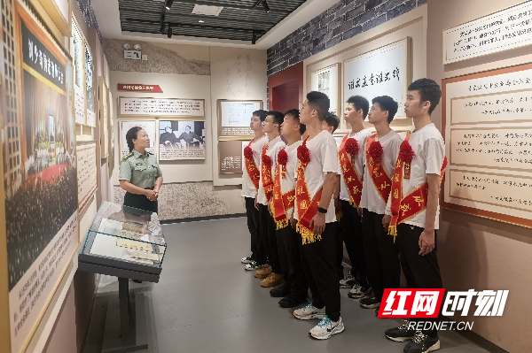 组织军校新学员赴黄克诚故居参观见学_副本.jpg
