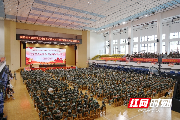 国防教育进校园开展现场_副本.jpg