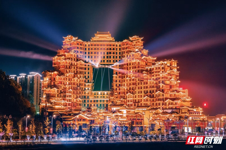 清凉一夏张家界｜七十二奇楼：24℃云端奇楼，邂逅夏夜的清凉幻梦