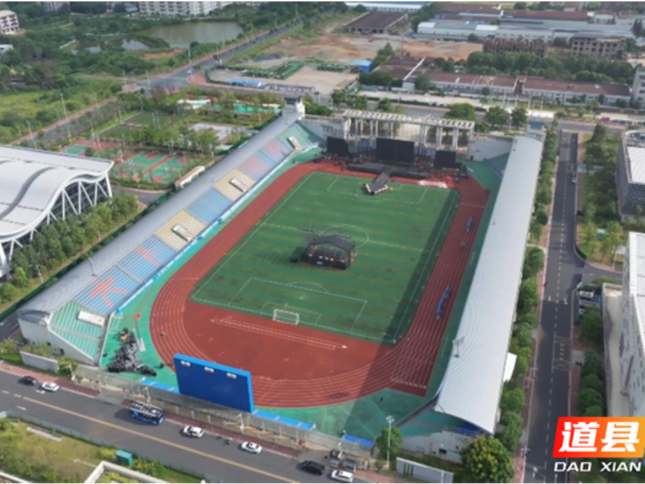 道县：文体中心舞台搭建紧锣密鼓 演出进入倒计时