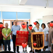 中国医师节|百岁奶奶病房庆生:你们是医者,也是亲人