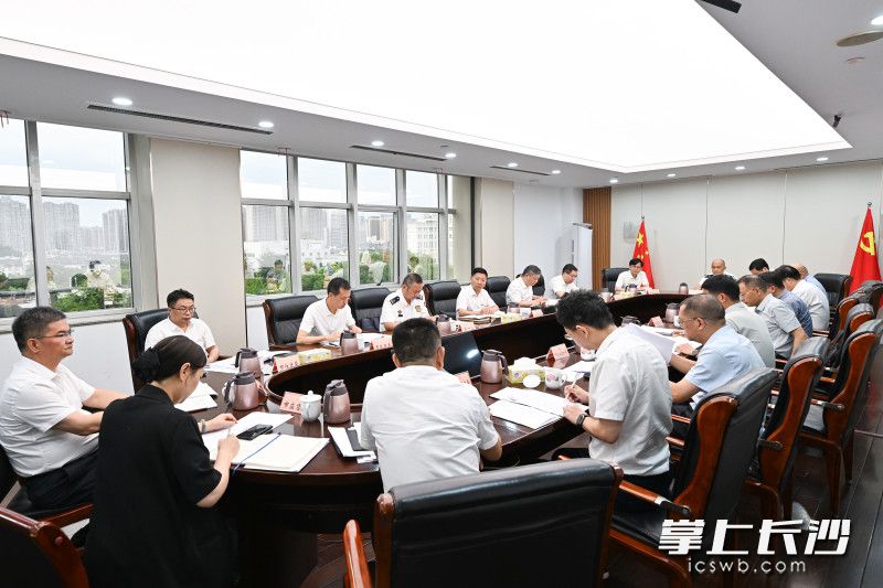 8月19日,市委副书记、市长陈博彰主持召开市长专题调度会议,听取并调度安全生产治本攻坚三年行动有关工作。 长沙晚报全媒体记者 王志伟 摄 8月19日,市委副书记、市长陈博彰主持召开市长专题调度会议,听取并调度安全生产治本攻坚三年行动有关工作。 长沙晚报全媒体记者 王志伟 摄