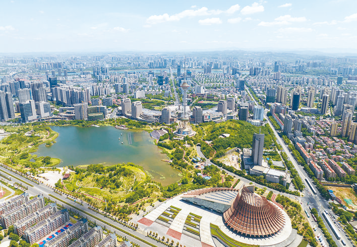 市领导走访慰问医务工作者