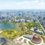 市领导走访慰问医务工作者