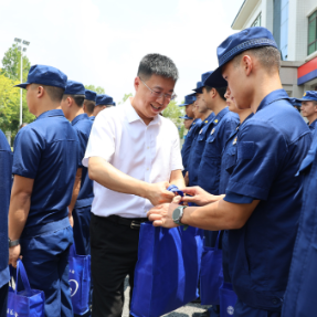 珠晖区领导赴区消防救援大队开展“工会送清凉、防暑保安康”走访慰问活动