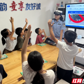 雁峰:交通知识进暑托班,守护孩童出行平安