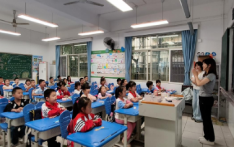 书香润班级，诵读伴成长