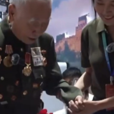 志愿军老战士说当年有外骨骼就好了