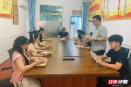 桃源县牛车河镇：书香润七夕 青春话浪漫