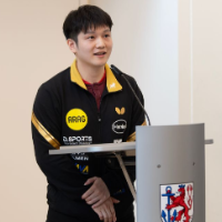 樊振东亮相杜塞尔多夫