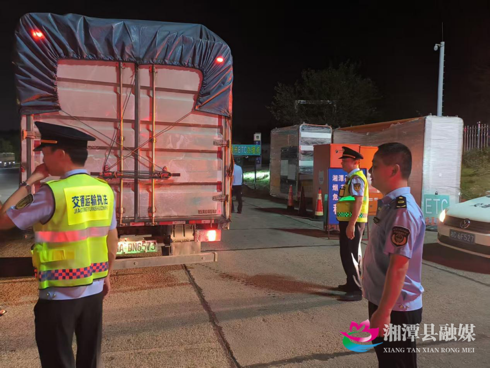 湘潭县多部门联动夜查 筑牢烟花爆竹流通安全防线
