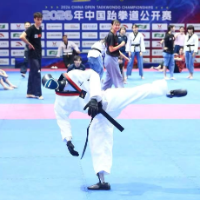 AI机器人“突袭”训练场2026中国跆拳道公开赛选手全力备战