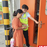 烈日护航旅途 温情服务相伴——张家界西中心收费站高温保畅在行动