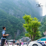 飞越云端的“警”色——张家界公安“无人机+”旅游警务护航天门山百万客流平安