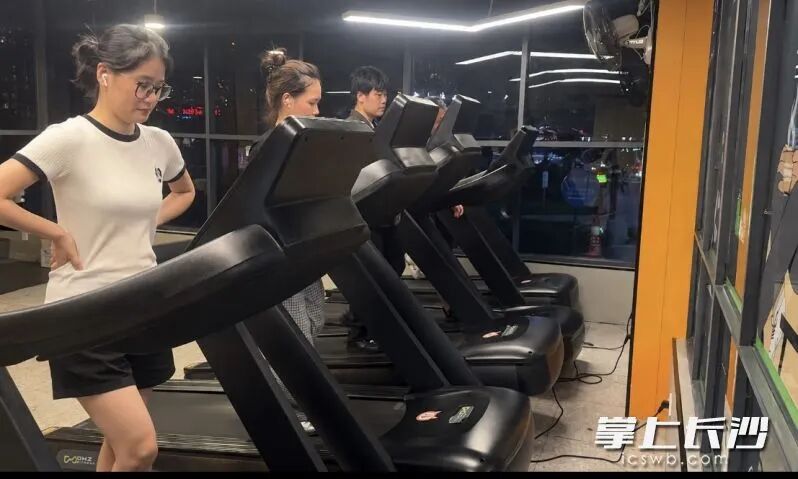 社区智慧健身房的便利和低价，为不同年龄、不同健身基础的居民提供了一个日常锻炼的选择。
