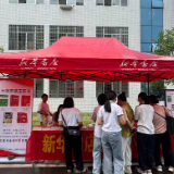 东安县新华书店为东安一中学生送上正版工具书