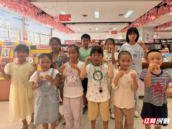 零陵区新华书店“晶韵书香 腕间拾趣 ”暑期主题活动圆满举行