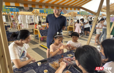 “玩转怀博”再开市 35个摊位、10项体验带来“暑”不尽的精彩
