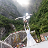 张家界新杂技戏剧周启幕 以文塑旅赋能大张家界国际旅游区建设