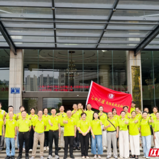湘潭文艺“天团”携“文化润疆”大礼包奔赴吐鲁番