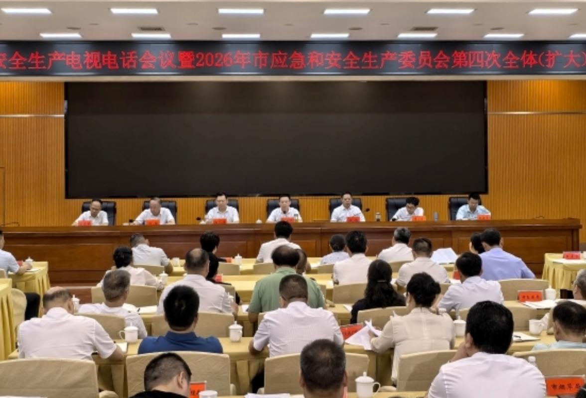 何朝晖：以案为鉴 举一反三 全力以赴抓好各行业领域安全生产工作