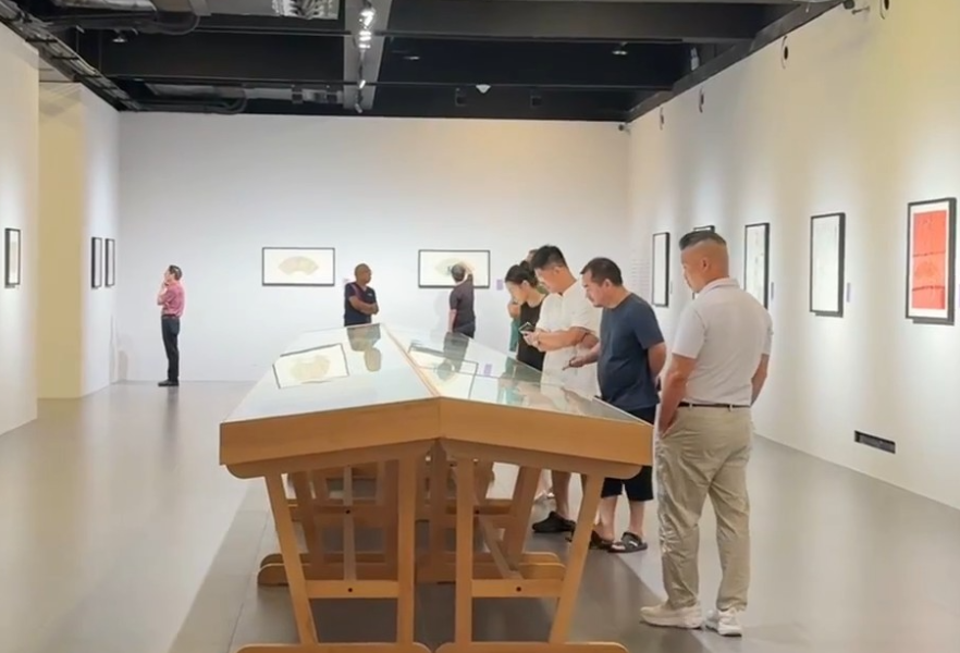 现场挥毫名篇写就湖湘气韵 胡紫桂书法艺术展亮相长沙美术馆