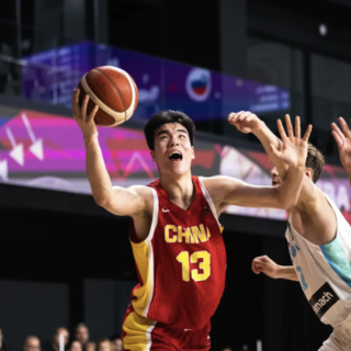 张懿赵杰砍下20分 中国队获U18男篮亚洲杯亚军