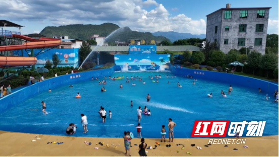 宜章县一六镇：温泉“避暑游”迎来客流高峰701.png