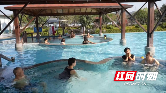 宜章县一六镇：温泉“避暑游”迎来客流高峰723.png