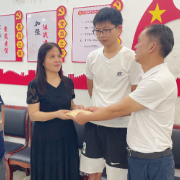 鼓励凡人善举!祁东金泰米业为“施救晕倒老人遭索赔”店主送上慰问金