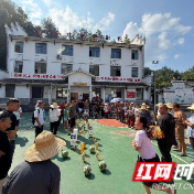 桑植县马合口白族乡梭子丘村：趣味套圈“圈”出邻里情，党群连心“套”住幸福感