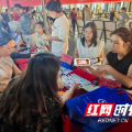宜章县社保中心:政策宣传进广场 错峰服务“不打烊”