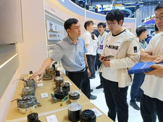 江麓集团产品亮相世界机器人博览会