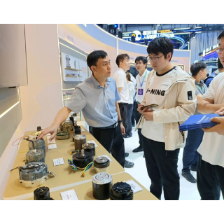 江麓集团产品亮相世界机器人博览会