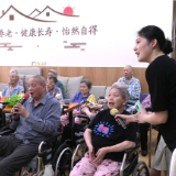 湖南大学 MBA2026 级“一带一路”国际班“老吾老”支队走进养老院