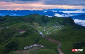 来张家界清凉一夏丨南滩草场：20℃山风拂面，万亩草甸追星